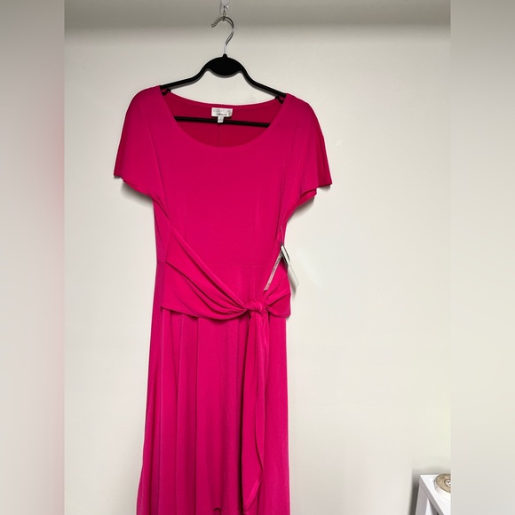 Robbie Bee Short Sleeve High-Low Fit + Flare Dress - Picture 7 of 9